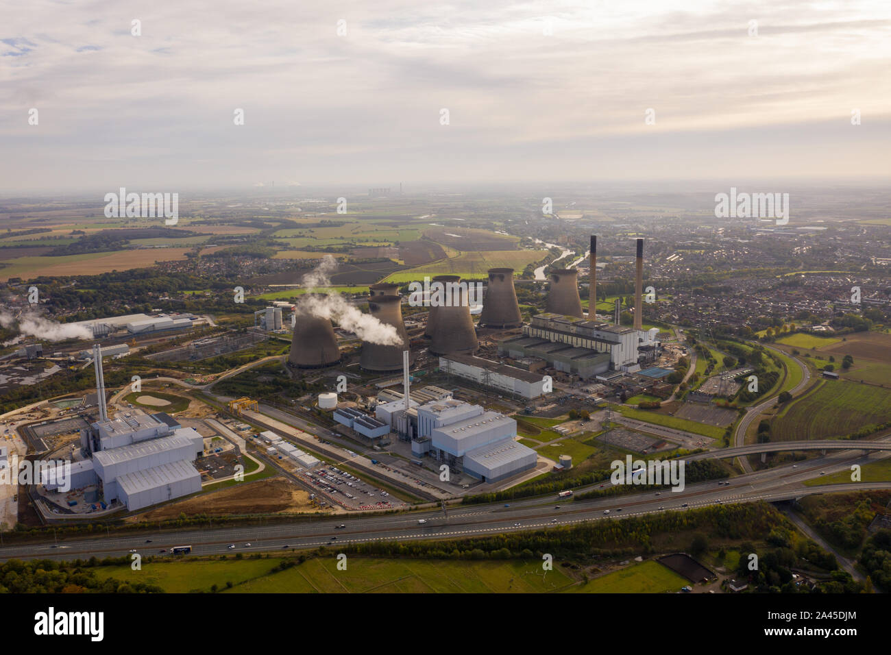 Luftaufnahme der Ferrybridge Power Station in Castleford Bereich Wakefield in Großbritannien befindet, zeigt die power station Kühltürme. Stockfoto