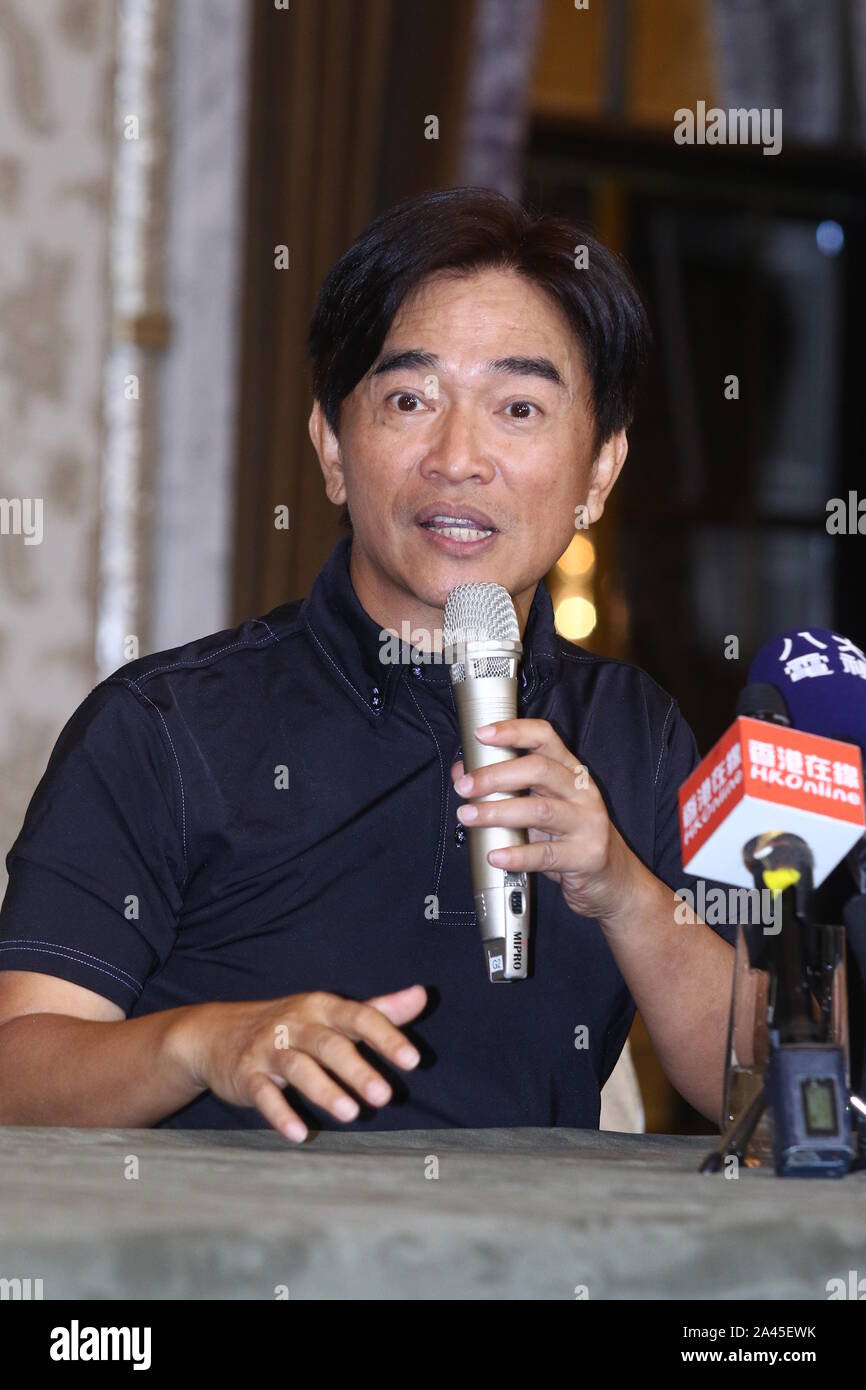 Taiwanesische Berühmtheit Jacky Wu spricht auf der Pressekonferenz mit hohen Renditen und die Beschwerde eines Staubsaugers Marke investiert er in der Ta zu klären Stockfoto