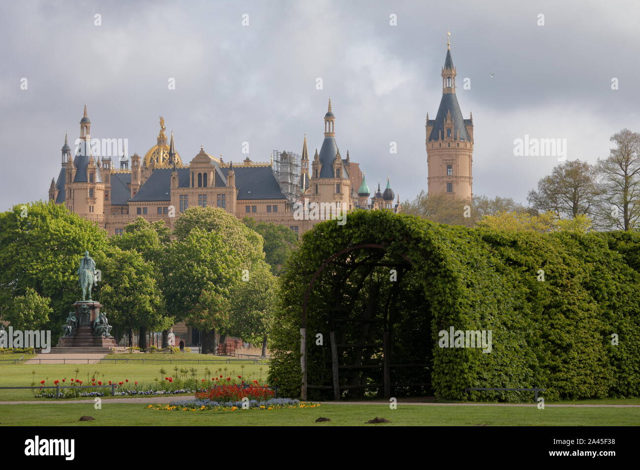 Schloss Schwerin in Schwerin, Deutschland. In der Mitte des 19. Jahrhunderts, jetzt ist der Palast Residenz der Mecklenburg-Vorpommern Landtag Stockfoto