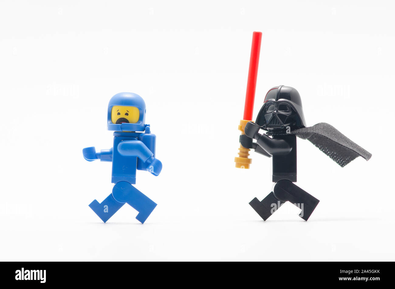 Lego Darth Vader jagen Jenny Platz Mannschaft. Lego Minifiguren sind von der Lego Gruppe hergestellt. Stockfoto