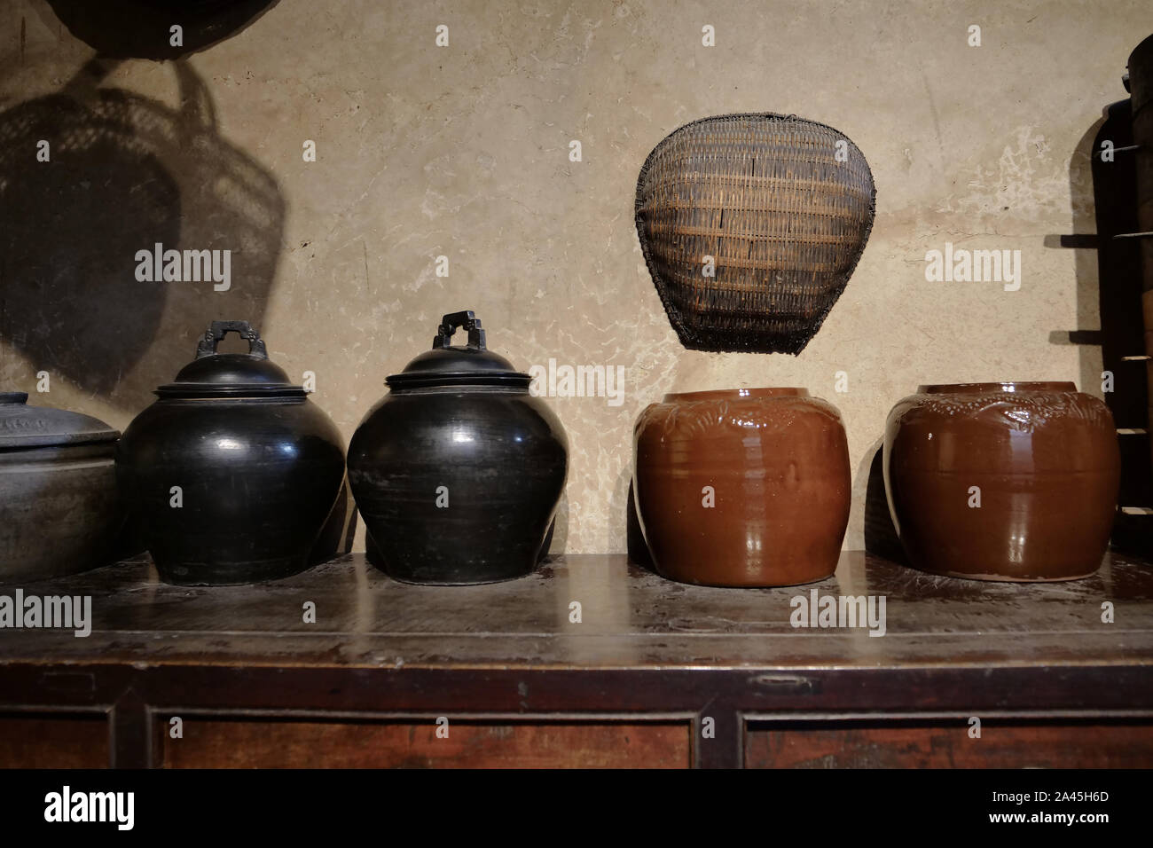 Traditionelle Chinesische Residenzen Küche Interieur in Tianshui Folk Arts Museum Hu Shi Folk House, Gansu China Stockfoto