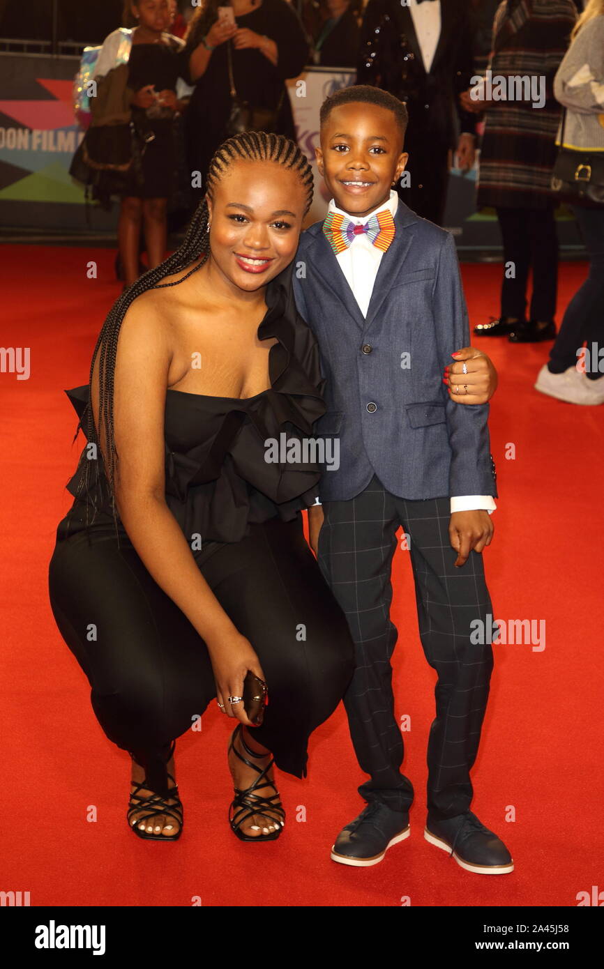 London, Großbritannien. 11 Okt, 2019. Bukky Bakray und D'Angelou Osei Kissiedu nehmen an der 'Felsen' UK Premiere während der 63. BFI London Film Festival im Odeon Luxe Leicester Square in London. Credit: SOPA Images Limited/Alamy leben Nachrichten Stockfoto