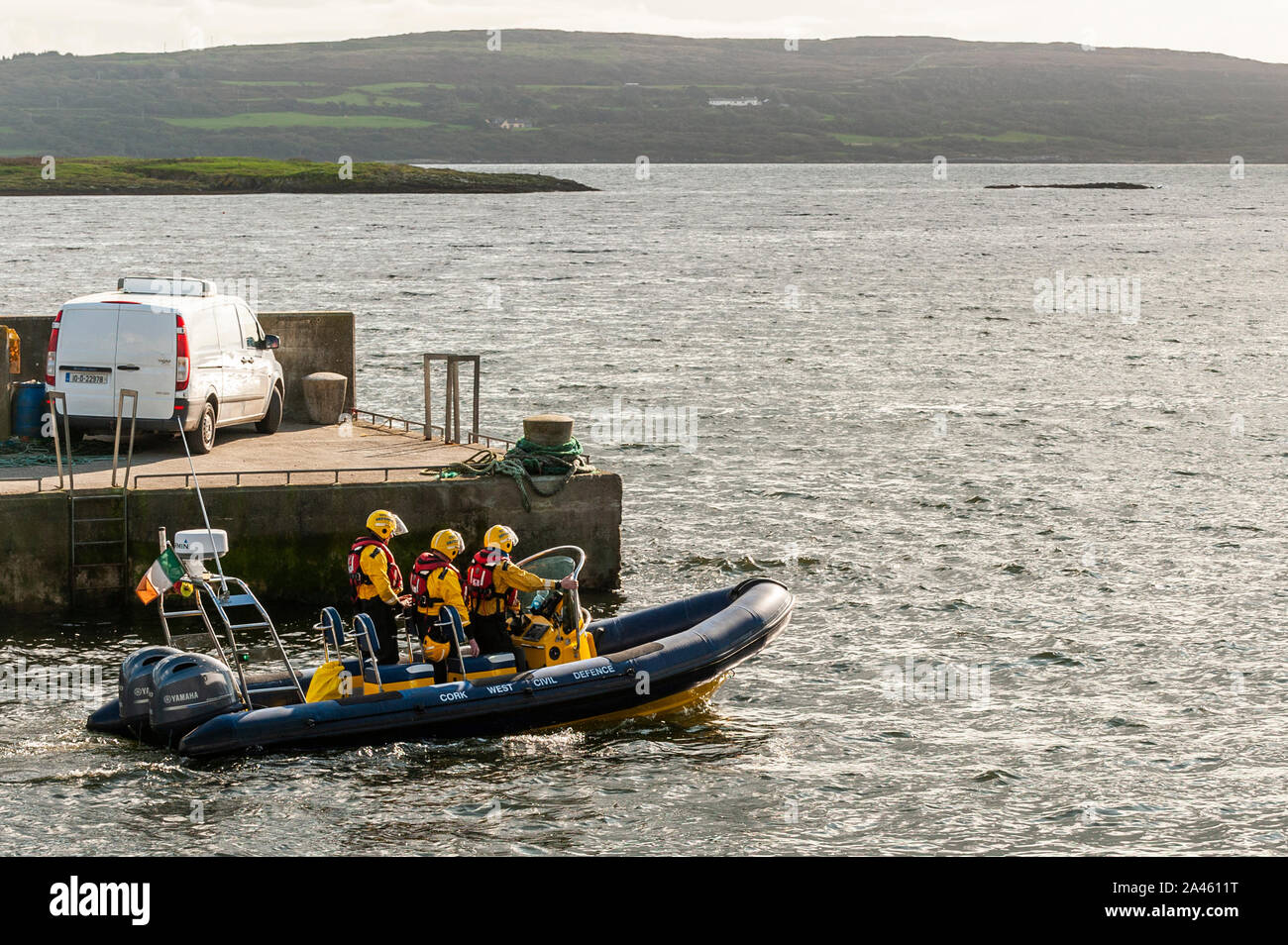 Dunmanus Bay, West Cork, Irland. Oktober 2019. Die Zivilverteidigung ist auch an der Suche nach dem vermissten Fischer Kodie Healy beteiligt. Herr Healy ging am Mittwochmorgen fischen, aber nicht zurück. Quelle: AG News/Alamy Live News Stockfoto