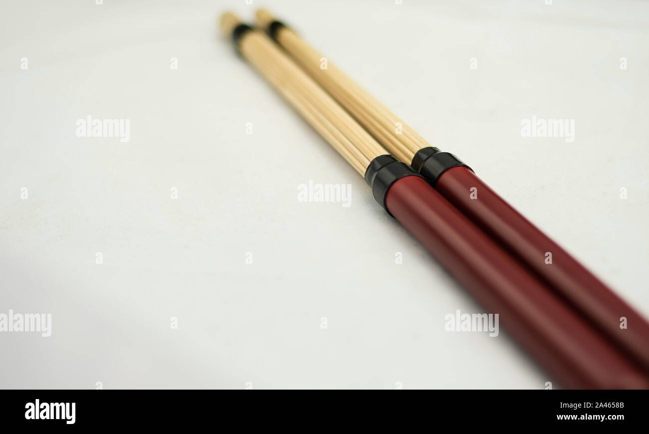 Holzstäbe die Drums mit guten Oberflächen und rutschfeste Schutzfunktionen zu spielen Stockfoto