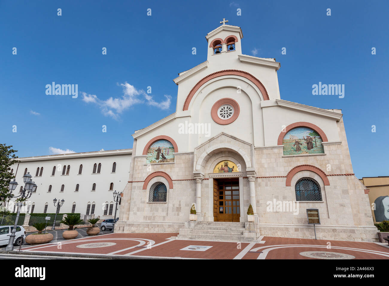 Kloster der Kapuziner, Kirche der Heiligen Familie und Museum der Erinnerungen, das vom Heiligen Vater Pius auch bekannt als Padre Pio, in Pietrelcina, Benevento, Italien Stockfoto