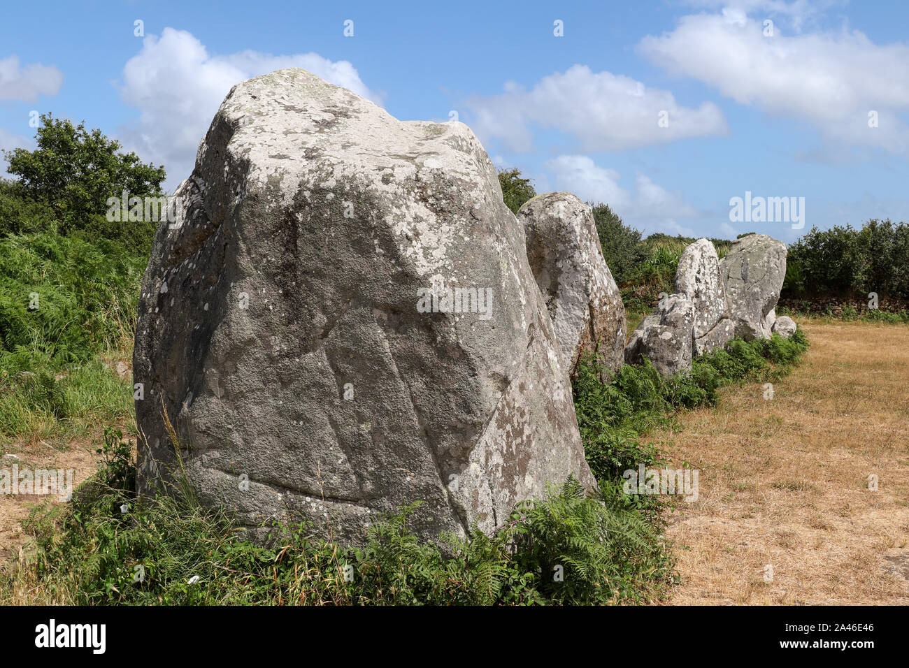 Ausrichtung von Kerzerho - archäologische Stätte mit Menhire Zeilen Stockfoto