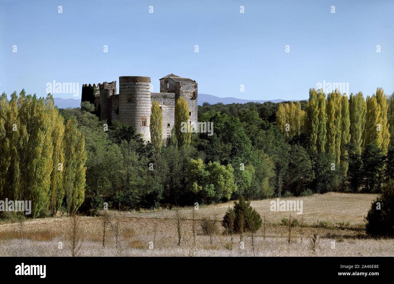 CASTILLO DE ORIGEN ARABE AMPLIADO ENTRE LOS SIGLOS XII AL XV-RESTAURADO EN EL SIGLO XIX. Lage: CASTILNOVO. SEPULVEDA. SEGOVIA. Spanien. Stockfoto