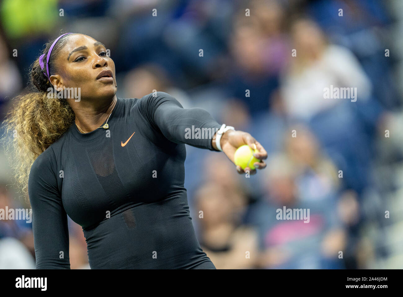 Serena Williams aus den USA konkurrieren im Halbfinale der Frauen der 2019 US Open Tennis Championships. Stockfoto