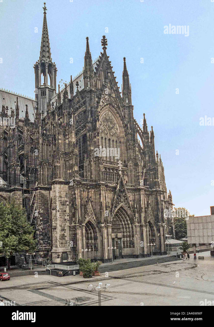 Kölner Dom in Deutschland. Von vorne betrachtet Stockfotografie - Alamy
