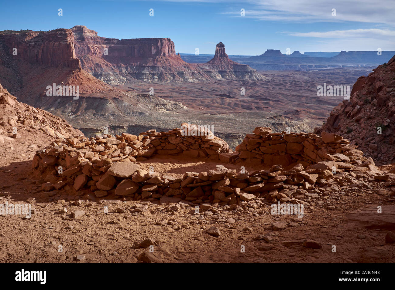 Blick auf Leuchter Turm von False Kiva in der Insel im Himmel Der Canyonlands National Park, Utah, USA Stockfoto