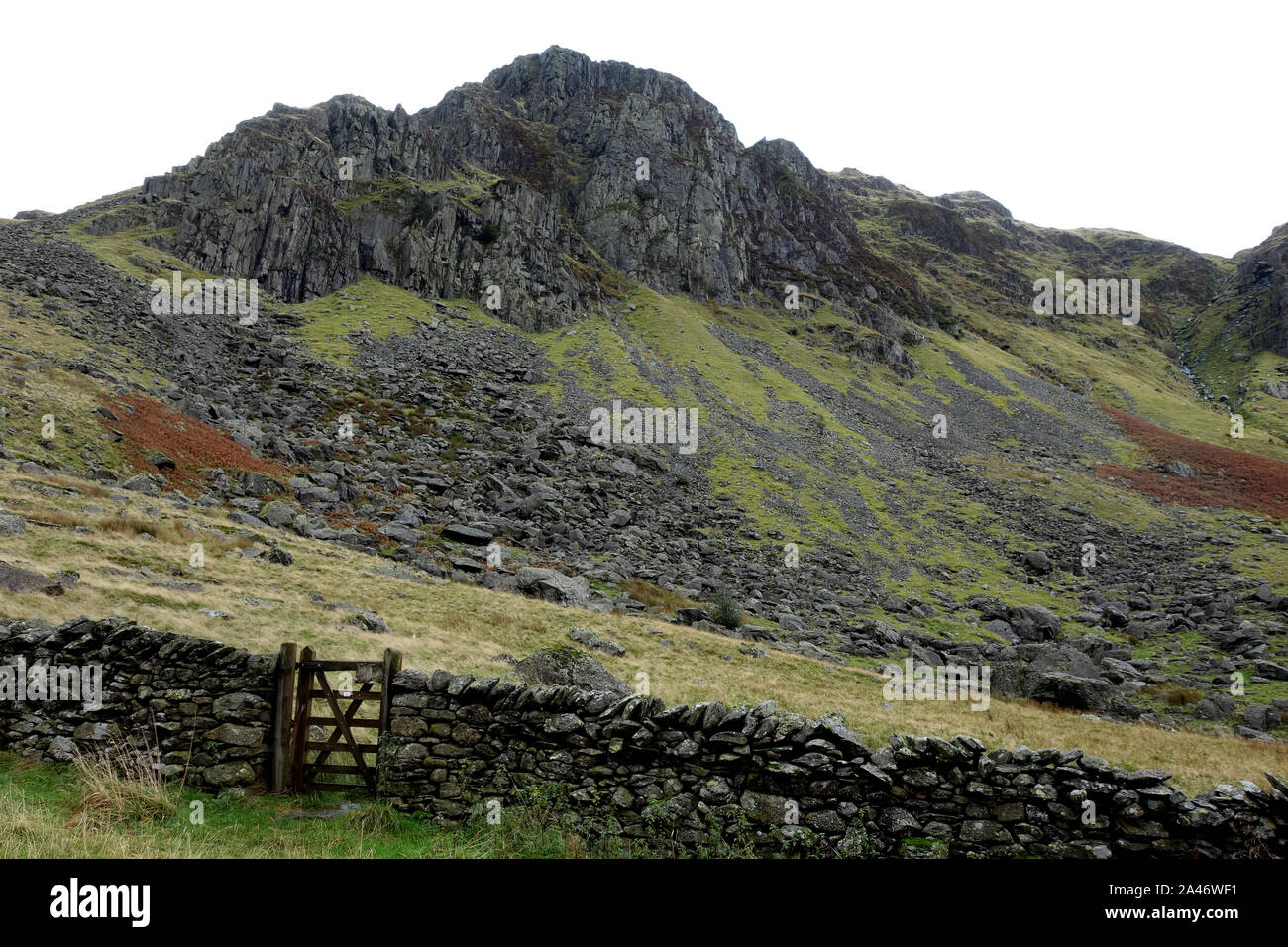 Buckbarrow Crag vom Gatescarth Pass Track in der Longsleddale Valley, Lake District National Park, Cumbria. England, UK. Stockfoto