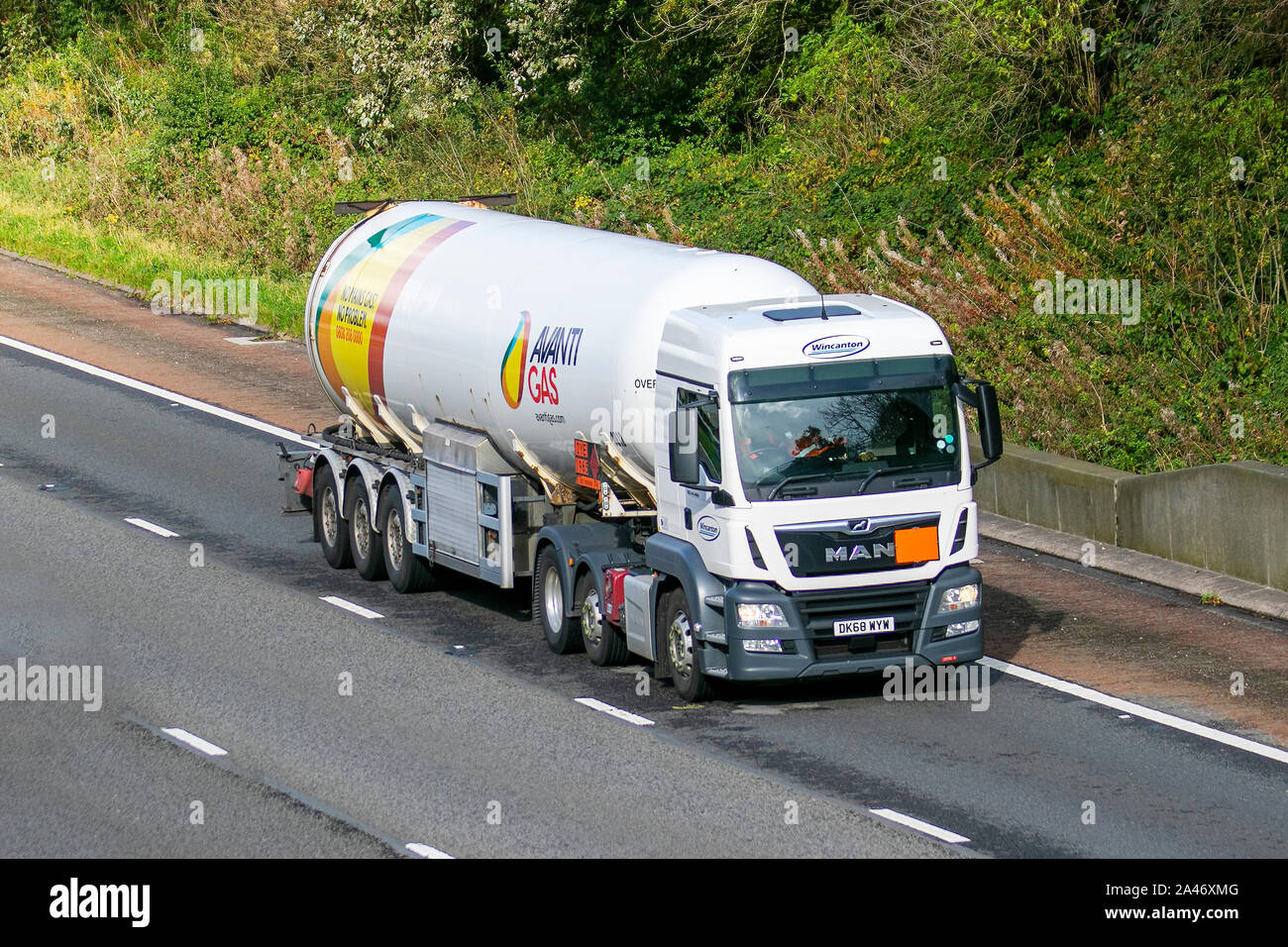 LIEFERWAGEN VON AVANTI GAS Bulk. WINCANTON Transport, Tankwagen, Transport, Lkw, Fracht, MAN-Fahrzeug, Lieferung, Transport, Industrie, Lieferkette Fracht, Auf der M6 in Lancaster, Großbritannien Stockfoto