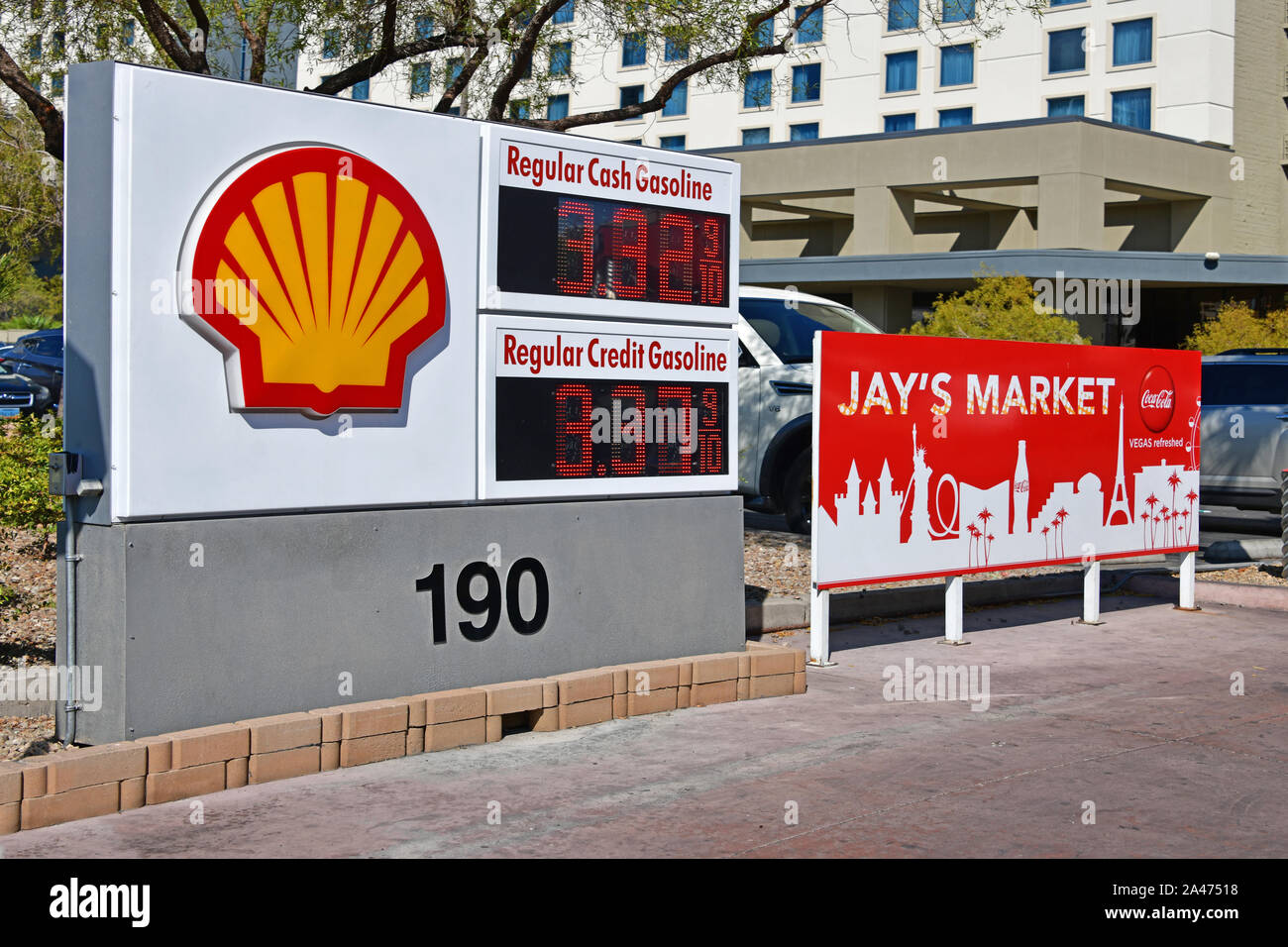 Jay's Markt auf der Flamingo Las Vegas, NV USA 10-3-18 Dieses ist eine Familie laden sehr gut neben einer Shell Tankstelle Stockfoto