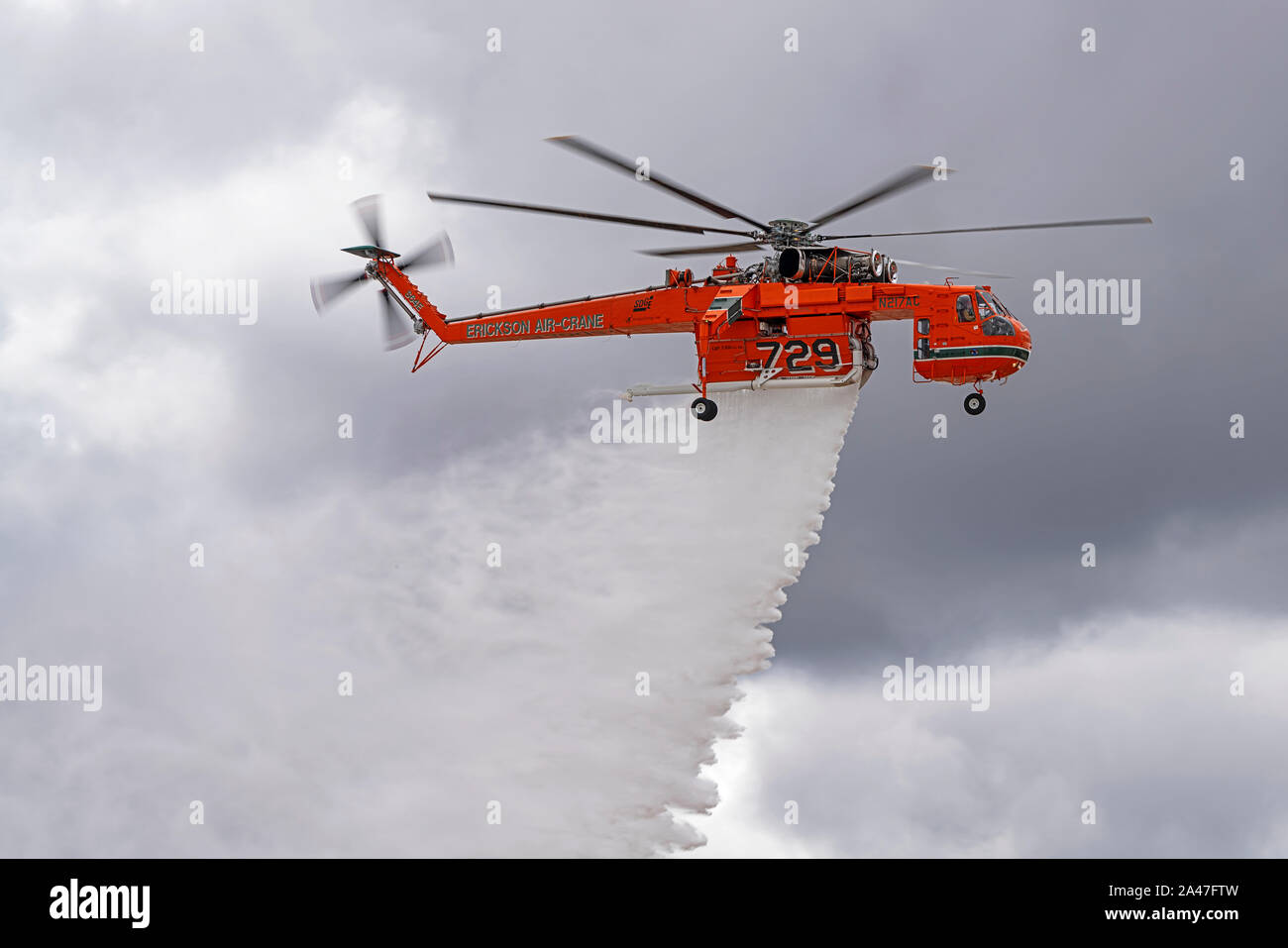 Hubschrauber fliegen, Kran im Miramar Airshow Stockfoto