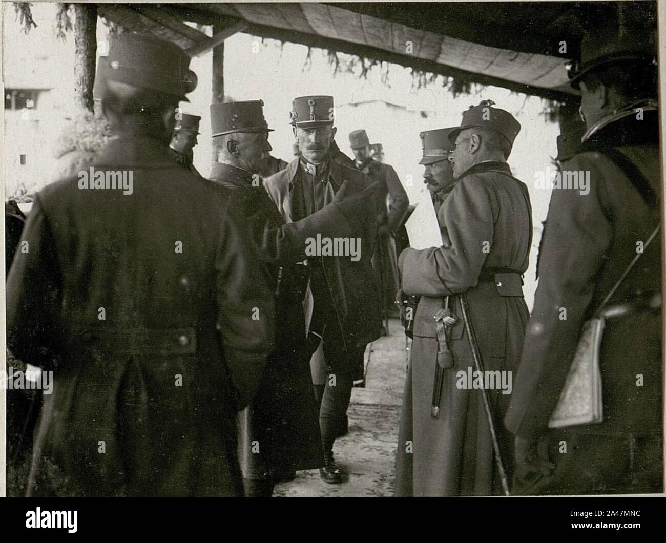 Feldmarschall Conrad im Gespräch mit den Kommandanten der 11. Armee Feldzeugmeister. Graf Scheuchenstuel Stockfoto