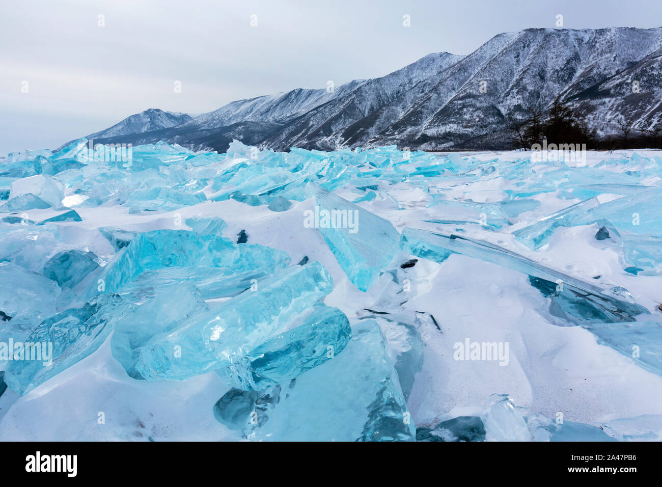 Blick auf einer Eisscholle auf Winter der Baikalsee in Sibirien, Russland Stockfoto