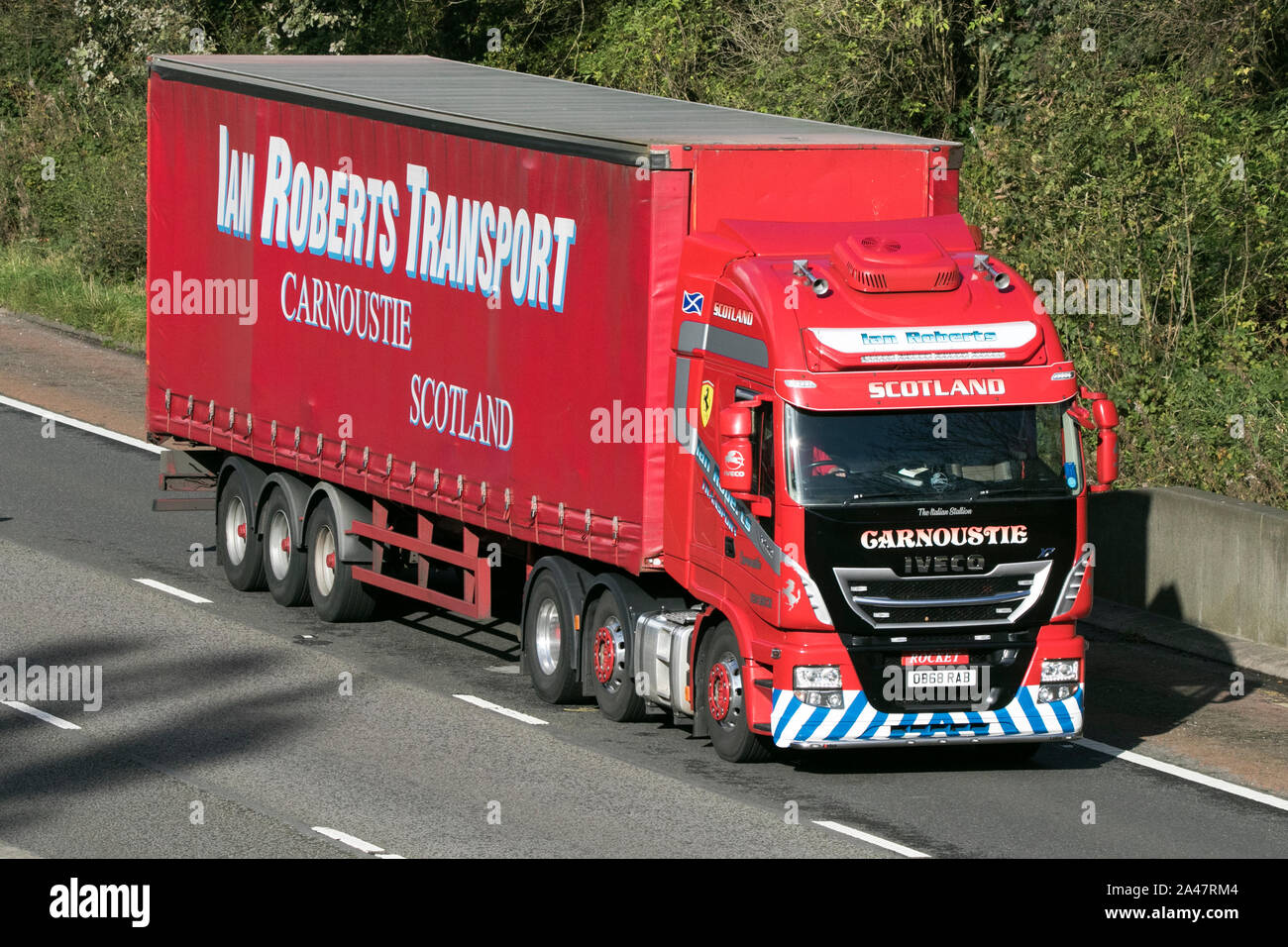 Ian Roberts Transport Transport Iveco Eurocargo Carnoustie Reisen auf der M61-Autobahn in der Nähe von Manchester, Großbritannien Stockfoto