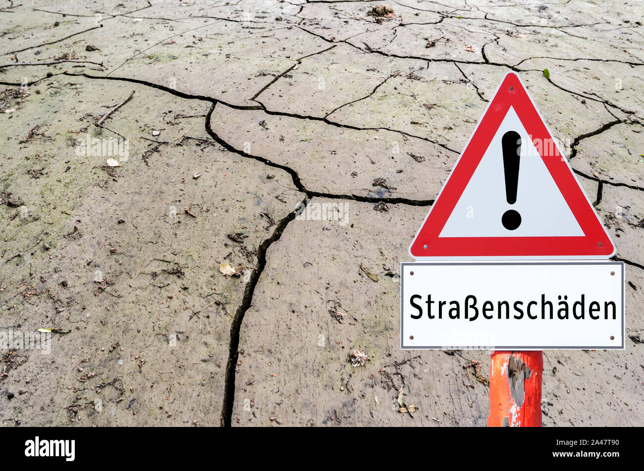 Achtung Beschädigung durch Hitze Straße in deutscher Sprache Stockfoto