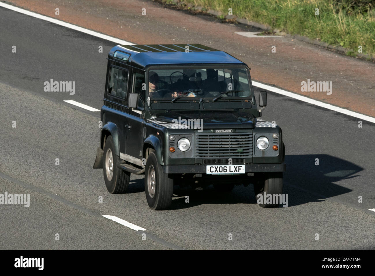 Land rover defender 90 td5 grafschaft -Fotos und -Bildmaterial in hoher ...