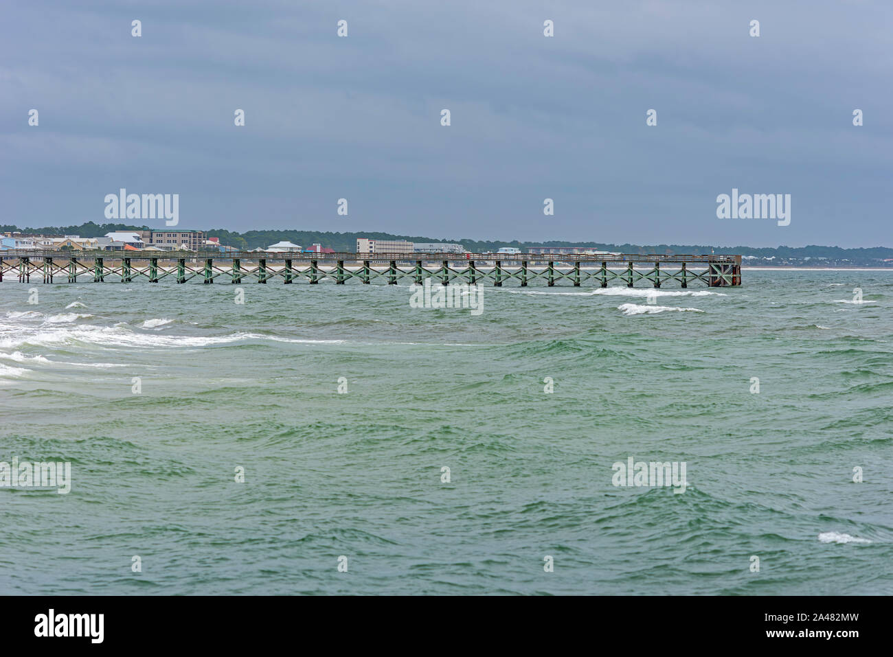 Holz- Fishing Pier, Mexiko Beach in Florida. Pier wurde durch den Hurrikan Michael zerstört Stockfoto