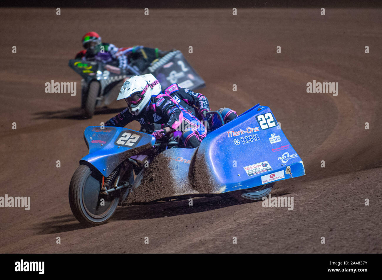 Manchester, Großbritannien. 11. Oktober 2019. Wird Penfold & Ricky (22) Führt Nevill Penfold & Kev Jones (2) Während der ACU-Sidecar Speedway Manchester Meister, Belle Vue nationalen Speedway Stadion, Manchester Freitag, 11. Oktober 2019 (Quelle: Ian Charles | MI Nachrichten) Credit: MI Nachrichten & Sport/Alamy leben Nachrichten Stockfoto