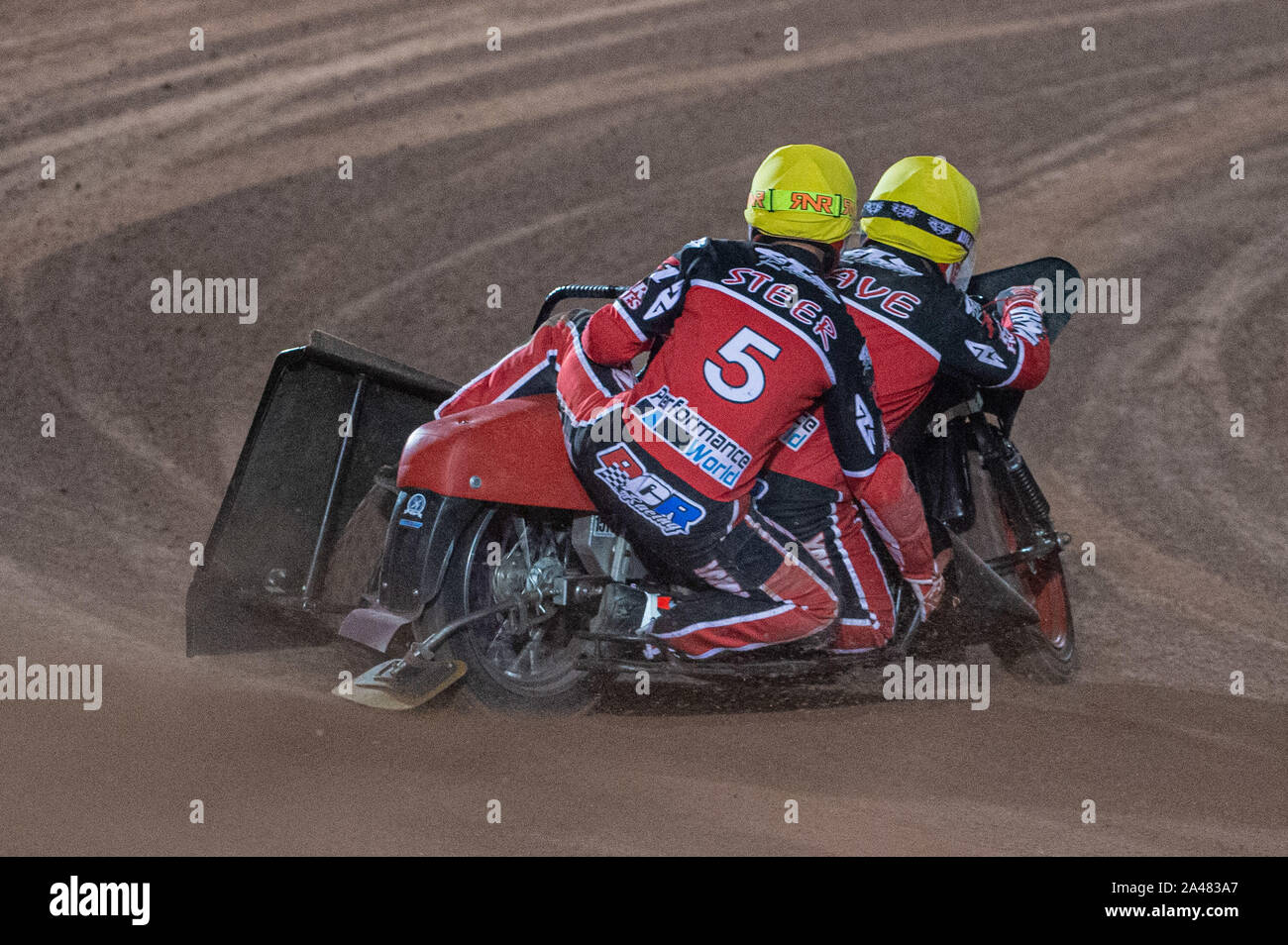 Manchester, Großbritannien. 11. Oktober 2019. Mick Höhle & Bradley Lenken (5) in Aktion während der ACU-Sidecar Speedway Manchester Meister, Belle Vue nationalen Speedway Stadion, Manchester Freitag, 11. Oktober 2019 (Quelle: Ian Charles | MI Nachrichten) Credit: MI Nachrichten & Sport/Alamy leben Nachrichten Stockfoto