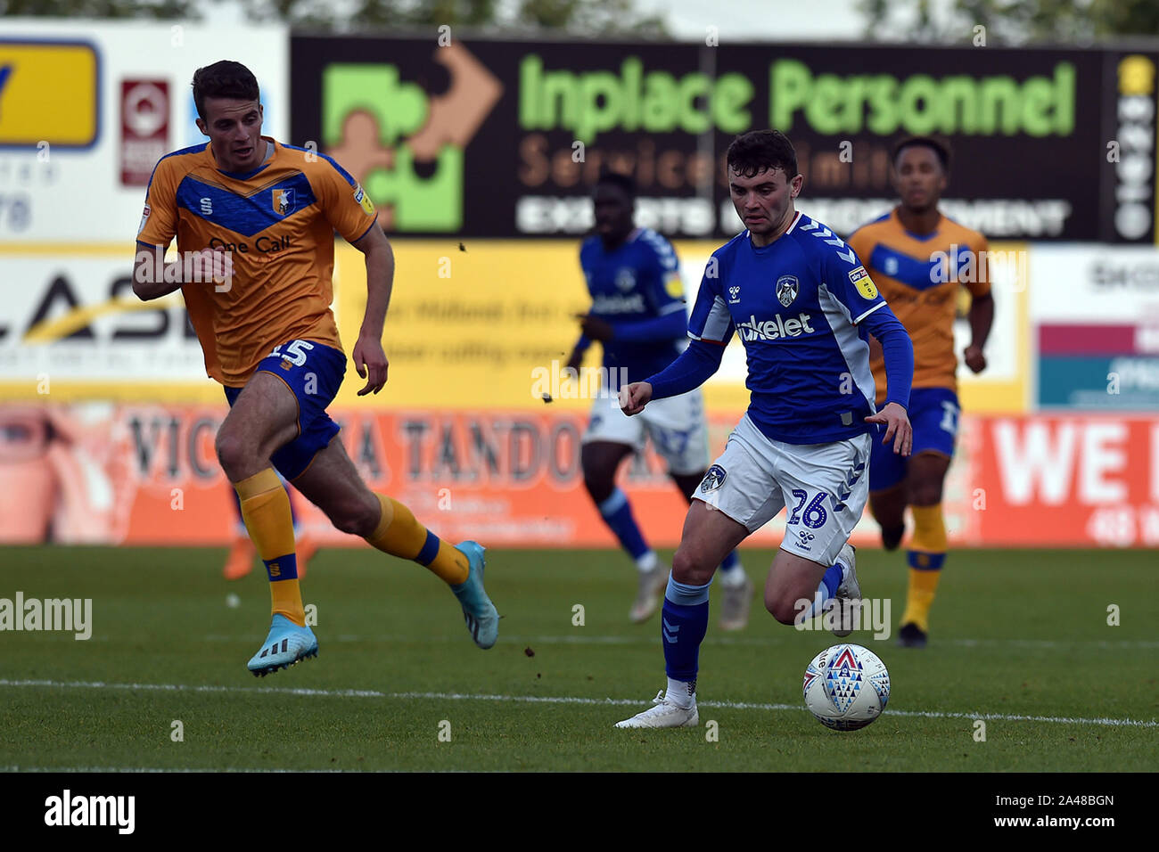 Mansfield, Großbritannien. 12 Okt, 2019. MANSFIELD, England. Oktober 12th Oldham Jonny Smith in Aktion während der Sky Bet Liga 2 Übereinstimmung zwischen Mansfield Town und Oldham Athletic an der ein Anruf Stadium, Mansfield am Samstag, den 12. Oktober 2019. (Credit: Eddie Garvey | MI Nachrichten) das Fotografieren dürfen nur für Zeitung und/oder Zeitschrift redaktionelle Zwecke Credit: MI Nachrichten & Sport/Alamy Live-Nachrichten verwendet werden. Stockfoto