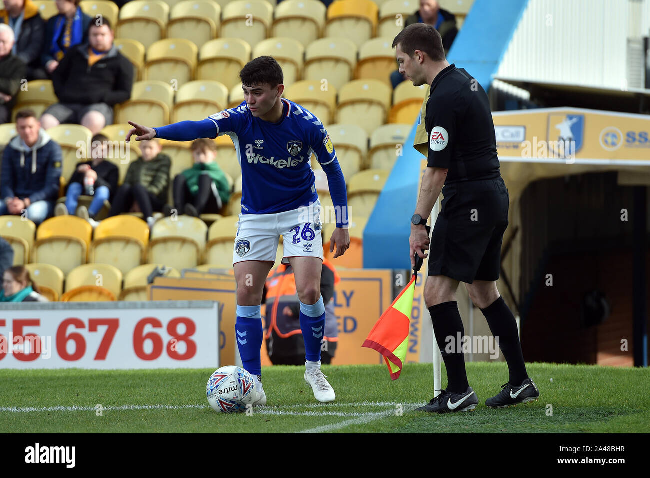 Mansfield, Großbritannien. 12 Okt, 2019. MANSFIELD, England. Oktober 12th Oldham Jonny Smith in Aktion während der Sky Bet Liga 2 Übereinstimmung zwischen Mansfield Town und Oldham Athletic an der ein Anruf Stadium, Mansfield am Samstag, den 12. Oktober 2019. (Credit: Eddie Garvey | MI Nachrichten) das Fotografieren dürfen nur für Zeitung und/oder Zeitschrift redaktionelle Zwecke Credit: MI Nachrichten & Sport/Alamy Live-Nachrichten verwendet werden. Stockfoto