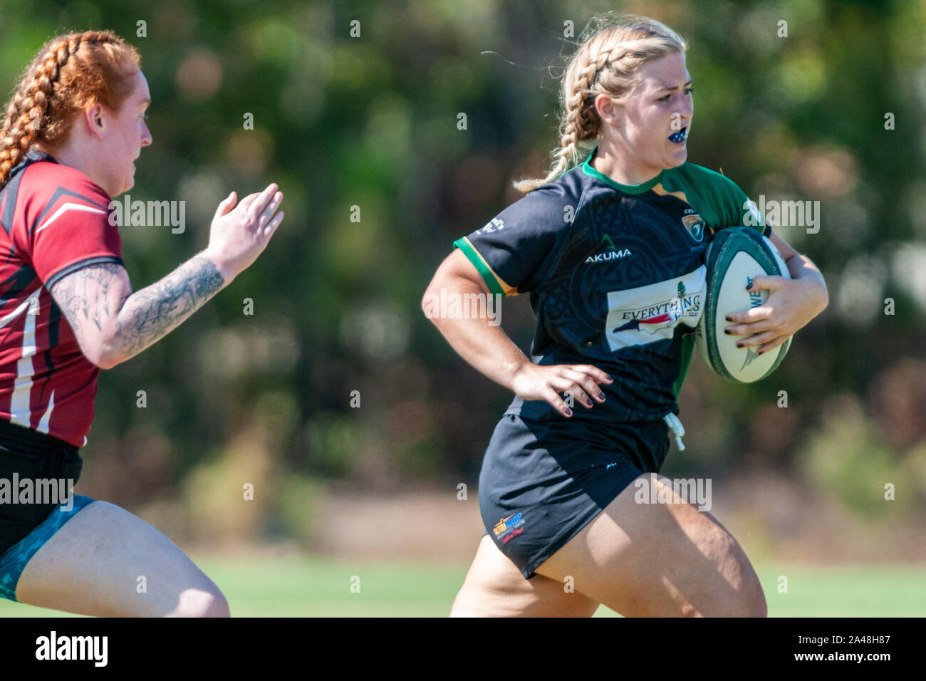 Southern Pines, North Carolina, USA. 12 Okt, 2019. Okt. 12, 2019 - Southern Pines, N.C., USA - Rugby die Carolinas geographische Rugby Union Frauen Aktion zwischen den südlichen Kiefern 'Kelten' und Camp Lejeune Maniacks auf nationaler Athletisches Dorf. Southern Pines besiegt Camp Lejeune, 39-0, für die das Team erste Carolina geografische Rugby Union matrix gewinnen. Credit: Timothy L. Hale/ZUMA Draht/Alamy leben Nachrichten Stockfoto