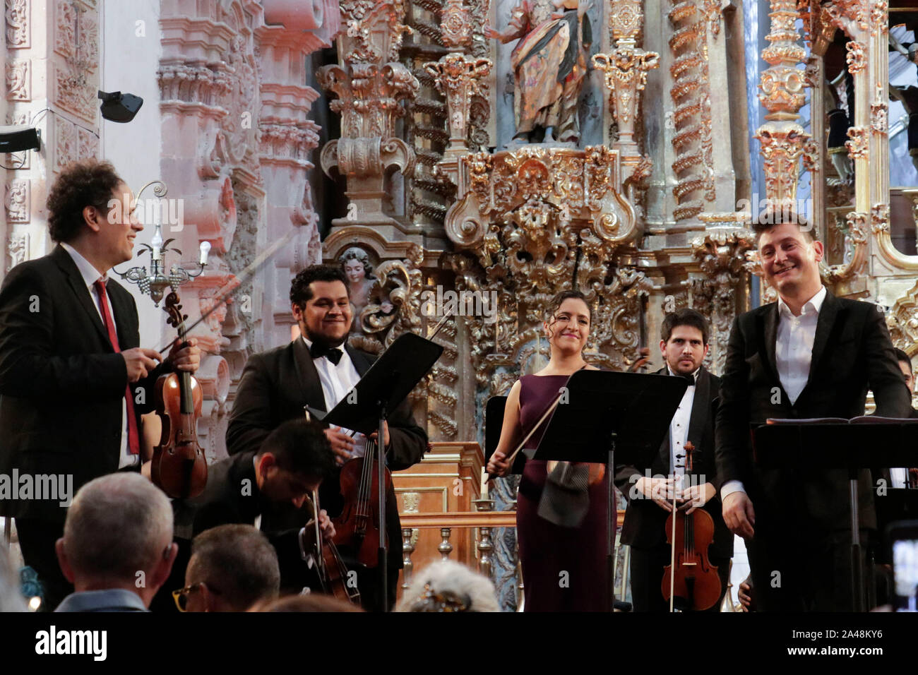 GUANAJUATO, Gto. 10 Oktober, 2019 - El Suizo flutista Maurice Steger en Concierto en El Templo de San Cayetano, La Valenciana, acompañado por el violinista Italiano Luca Giardini y la orquesta mexicana Antiqva Metrópoli, en el marco del 47 Festival Internacional Cervantino (FIC) (Foto: Francisco Morales/DAMMPHOTO) Stockfoto