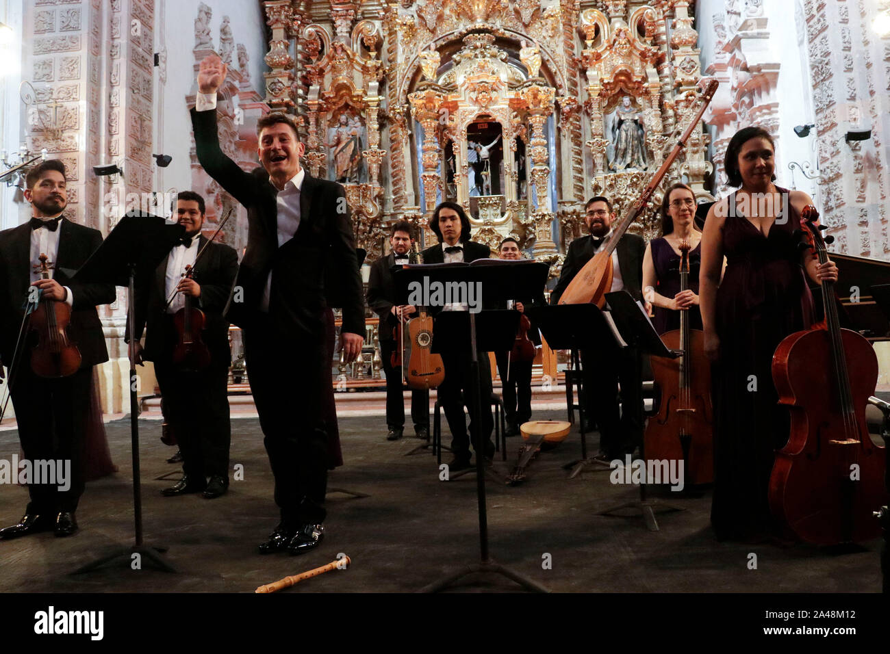 GUANAJUATO, Gto. 10 Oktober, 2019 - El Suizo flutista Maurice Steger en Concierto en El Templo de San Cayetano, La Valenciana, acompañado por el violinista Italiano Luca Giardini y la orquesta mexicana Antiqva Metrópoli, en el marco del 47 Festival Internacional Cervantino (FIC) (Foto: Francisco Morales/DAMMPHOTO) Stockfoto