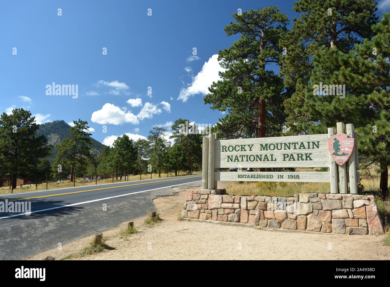 ESTES PARK, CO, USA - 28. September 2019: Der Eingang zum Rocky Mountain National Park an einem sonnigen Tag. Stockfoto