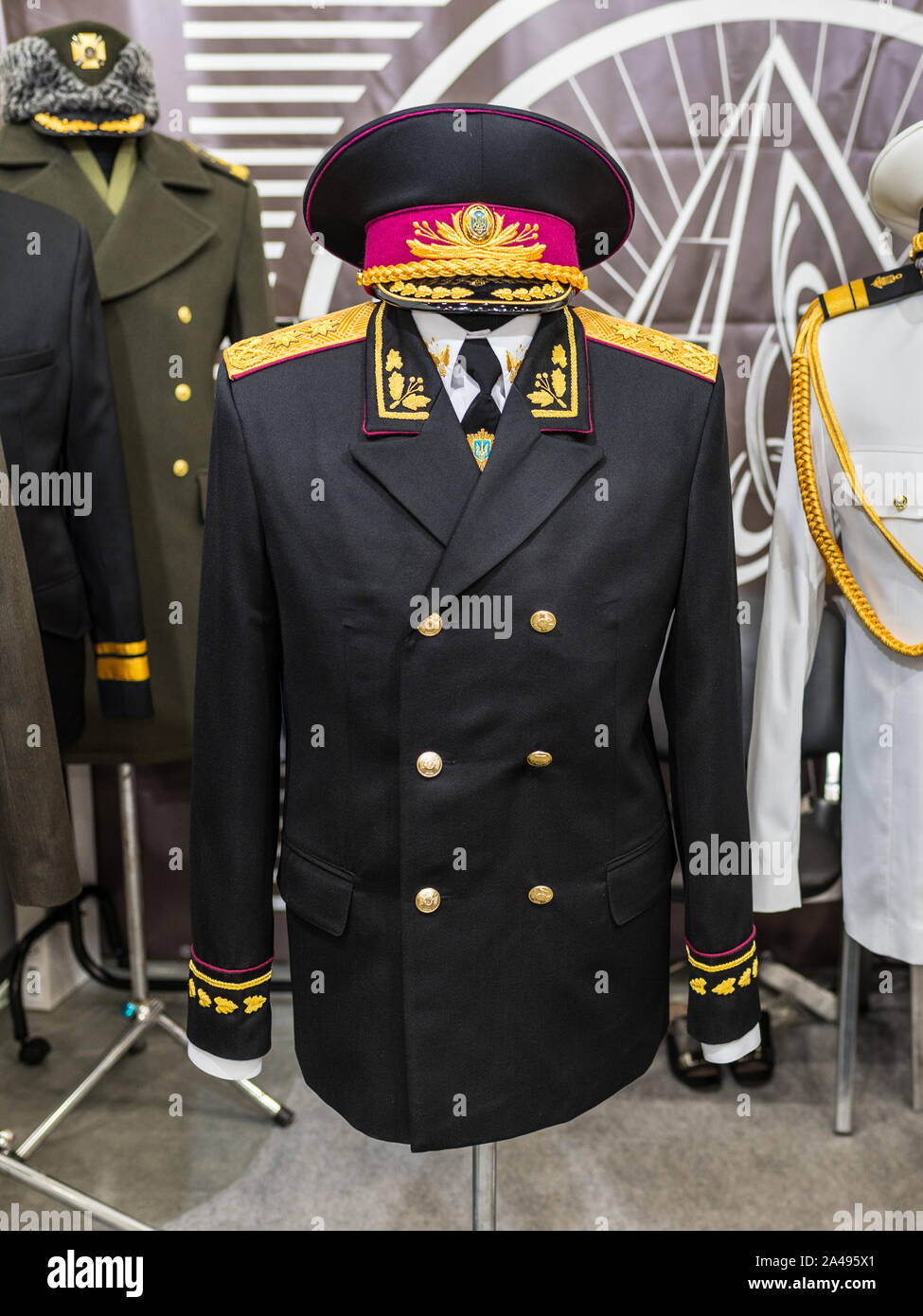 Kiew, Ukraine - Oktober 9, 2019: Militärische Ausrüstung (Uniform der General der Streitkräfte der Ukraine) während der Internationalen spezialisierten Exhibitio Stockfoto