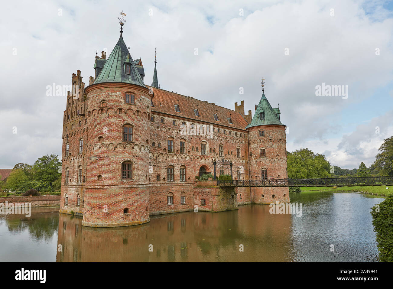 Fünen, Dänemark - 17. SEPTEMBER 2017: Schloss Egeskov ist Europas am besten erhaltene Renaissance wasser Schloss und es ist im Süden der Insel entfernt Stockfoto