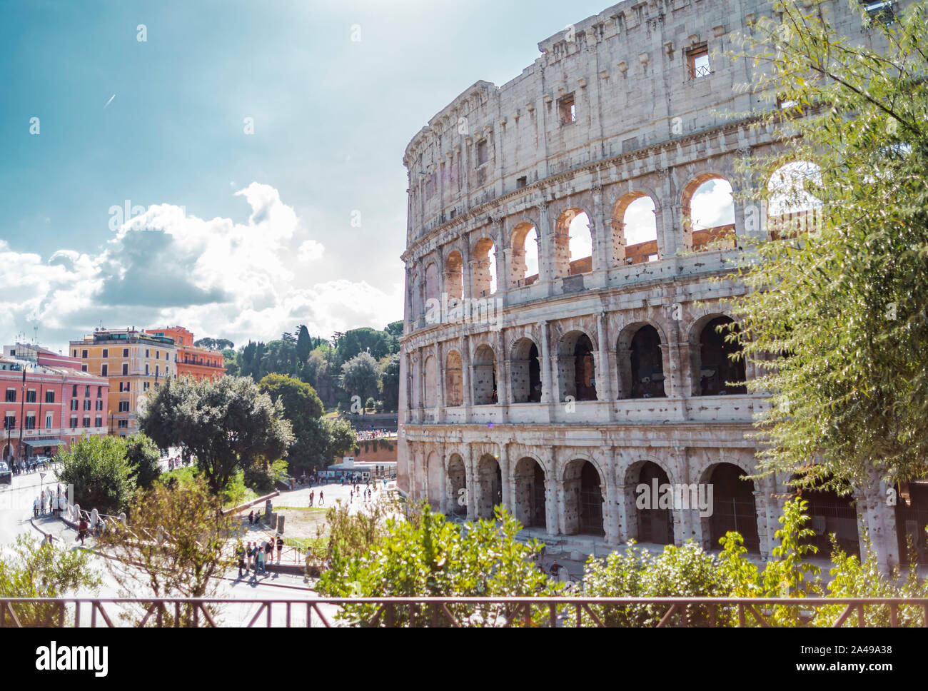 Rom, Italien, 6. Oktober 2019: Außenansicht der antiken Kolosseum oder Coliseum, auch als Flavischen Amphitheater in der Stadt bekannt. Stockfoto