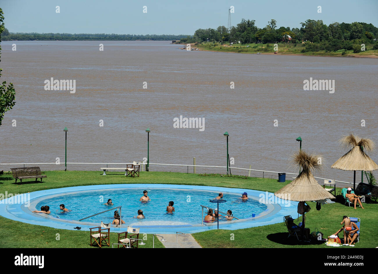 URUGUAY Salto, Schwimmen Verein am Fluss Uruguay Stockfoto