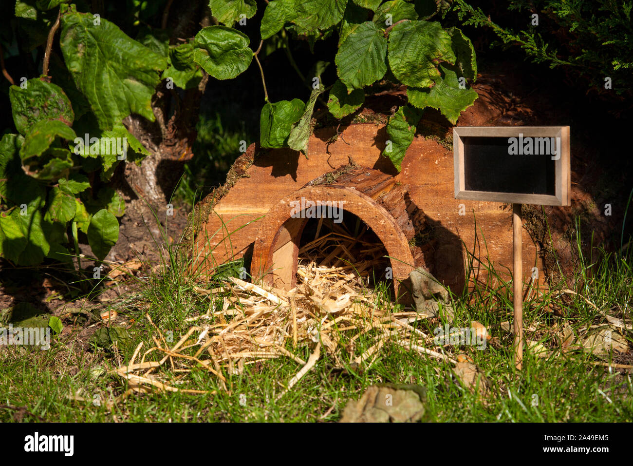 Ein Igel Haus in einem Garten in Großbritannien. Stockfoto
