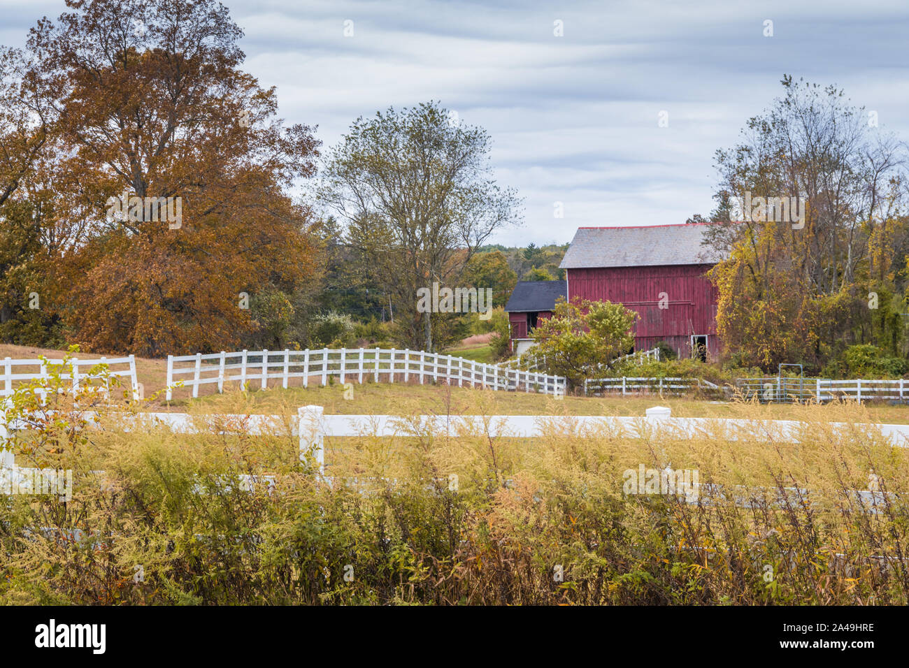 Red Barn And White Fence Stockfotos und -bilder Kaufen - Alamy