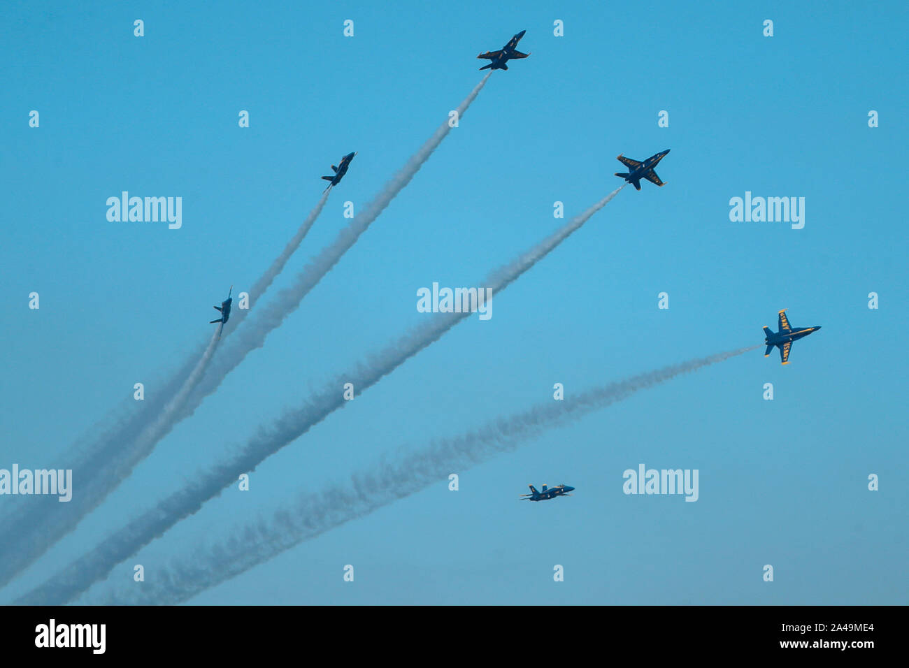 San Francisco, USA. 12 Okt, 2019. Kunstflug team US Navy Blue Angels air show durchführen, in einer der jährlichen Flotte Woche Aktivitäten in San Francisco, USA, am Okt. 12, 2019. Quelle: Dong Xudong/Xinhua/Alamy leben Nachrichten Stockfoto