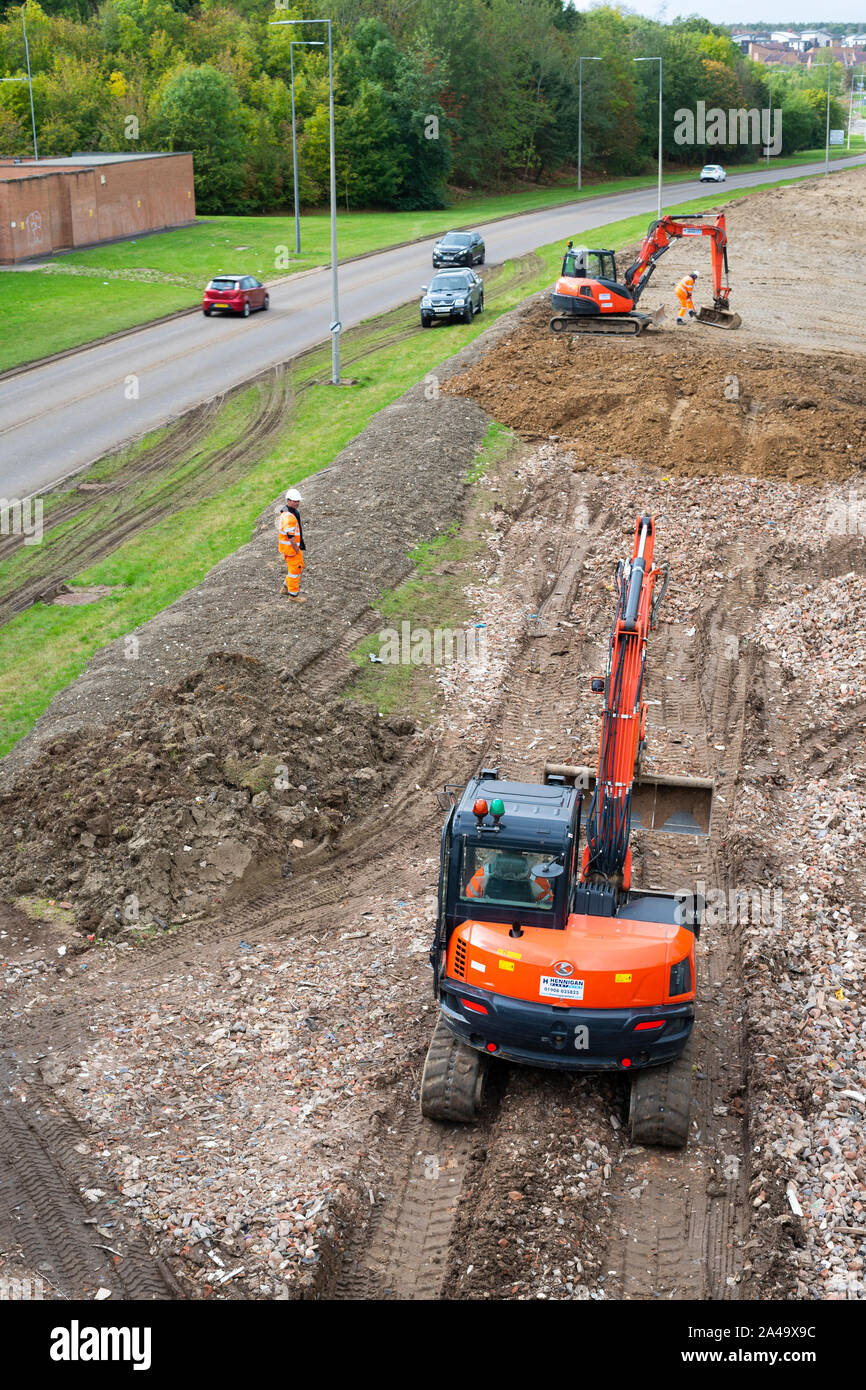 Milton Keynes Gebäude des Rates Erdarbeiten genannt Bundesanleihen neben Straßen, um zu verhindern, dass unbefugte Zeltdörfer. Stockfoto