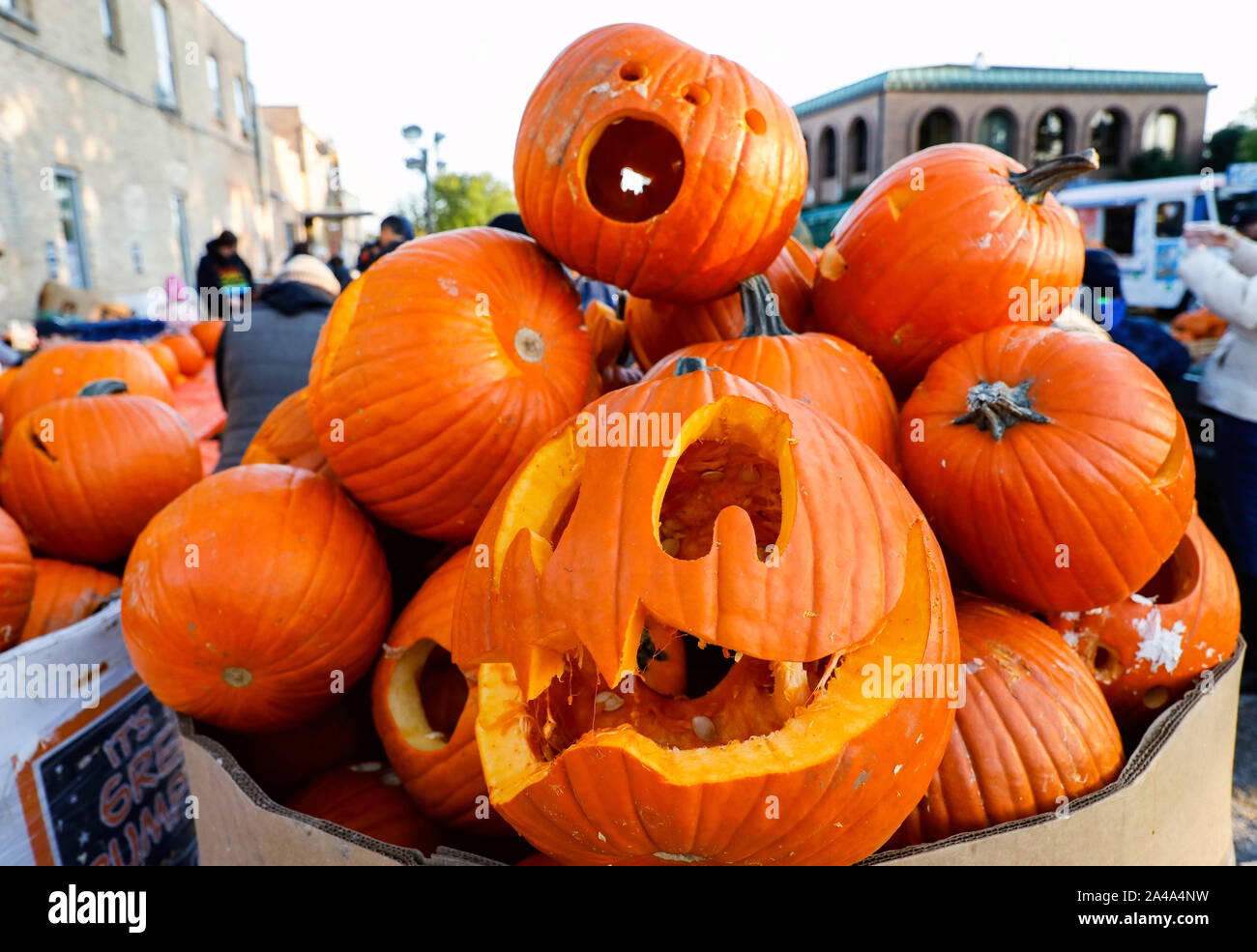 Chicago, USA. 12 Okt, 2019. Ein Haufen Kürbisse sind während einer kürbisfest im Highwood, Illinois, USA gesehen, am Okt. 12, 2019. Quelle: Joel Lerner/Xinhua/Alamy leben Nachrichten Stockfoto