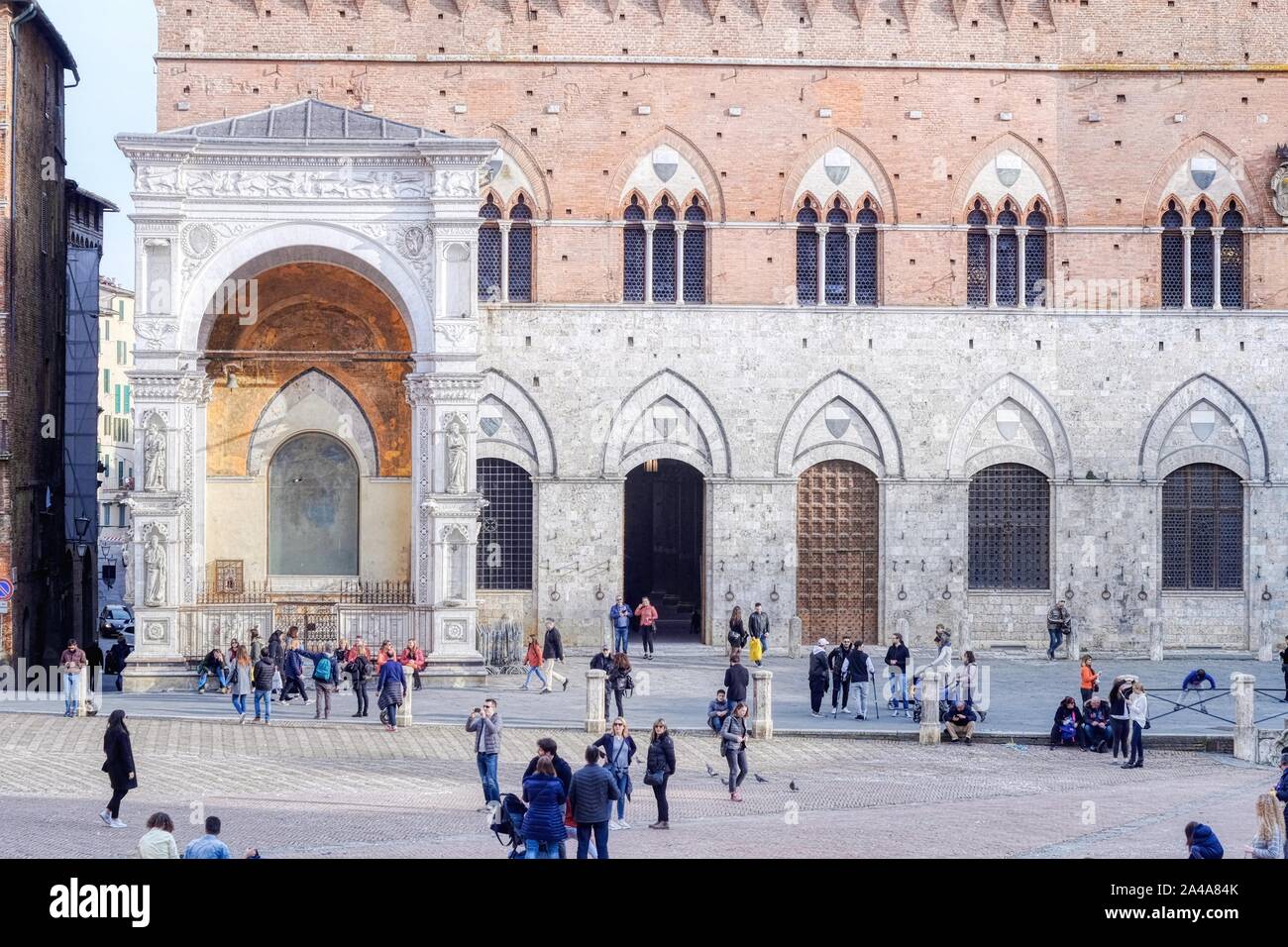Siena, Italien - 03. März 2019: Piazza del Campo in der toskanischen Stadt, in der Nähe von Florenz in Italien. Der Platz ist berühmt in der ganzen Welt als die berühmten Pali Stockfoto