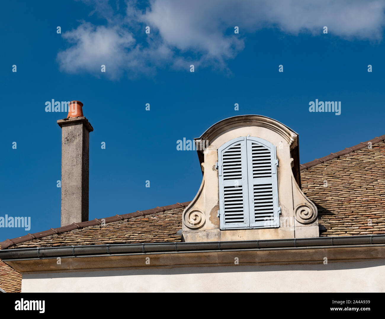 Eine typisch französische Fenster in Cote de Beaune, Frankreich gefunden. Stockfoto