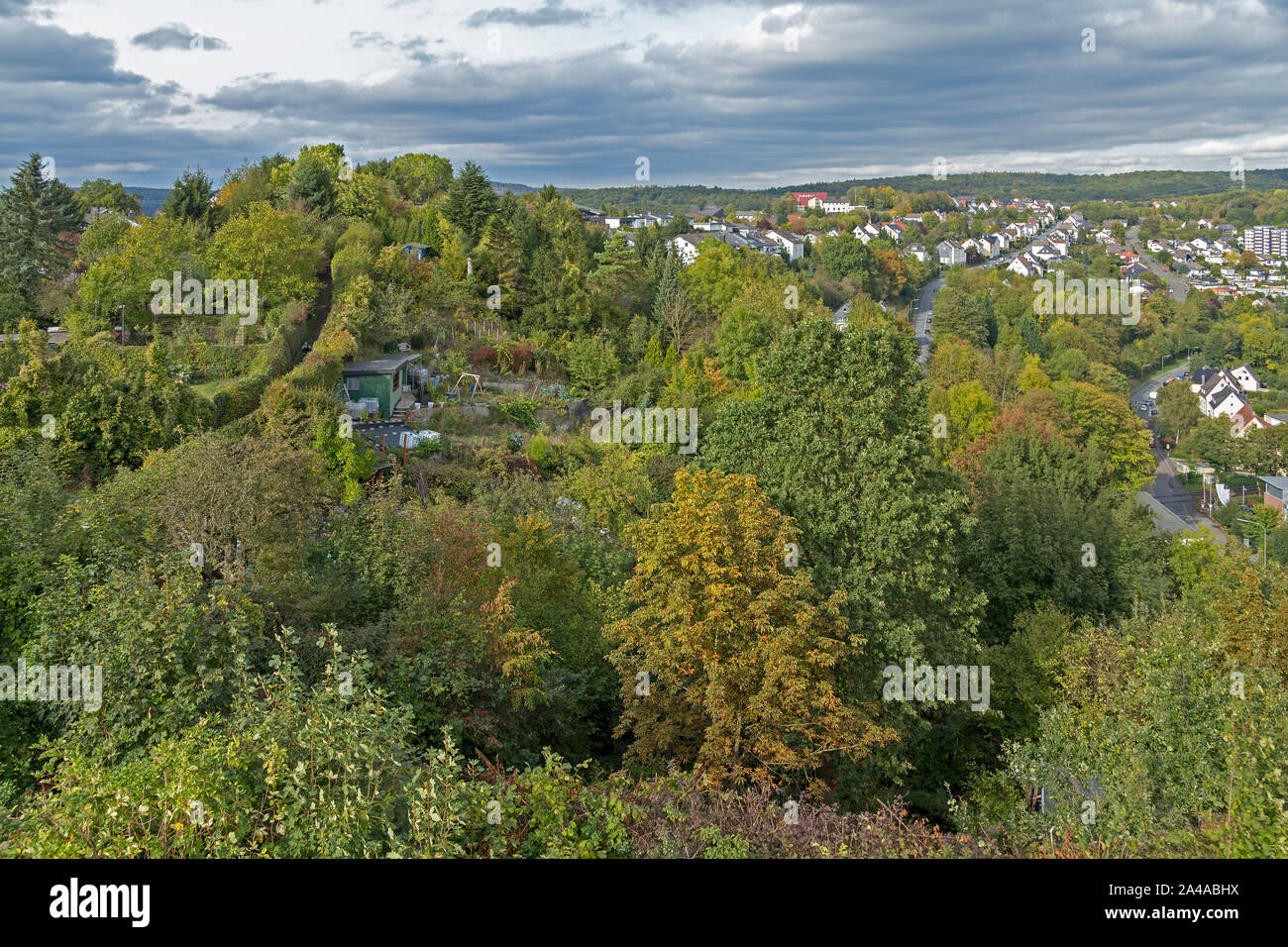 Blick auf Kleingärten vom Castle Hill, Arnsberg, Sauerland, Nordrhein-Westfalen, Deutschland Stockfoto