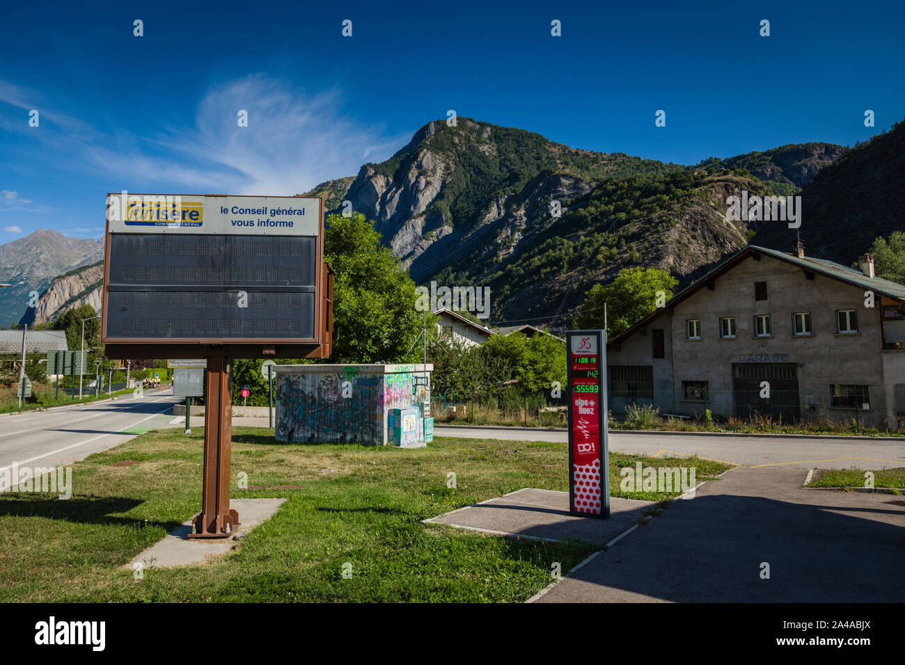Reiter elektronischer Zähler am Fuße des berühmten Alpe d'Huez Radfahren Klettern, Bourg d'Oisans, Frankreich. Stockfoto