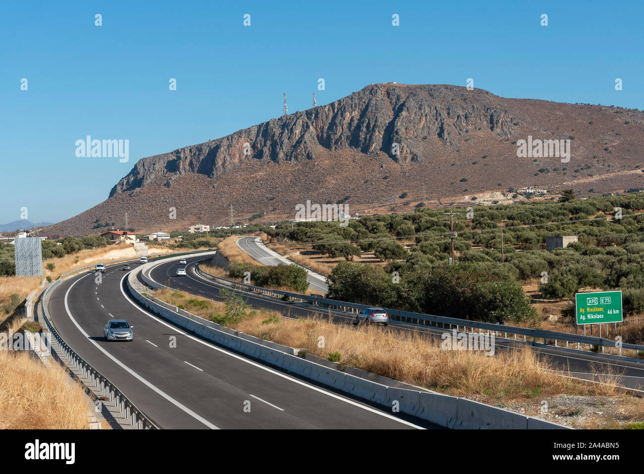 Heraklion, Kreta, Griechenland. Oktober 2019. Neue eröffnete National Road, die A90, E75, zweispurige Abschnitt zwischen Heraklion und Malia, in Richtung einer Stockfoto