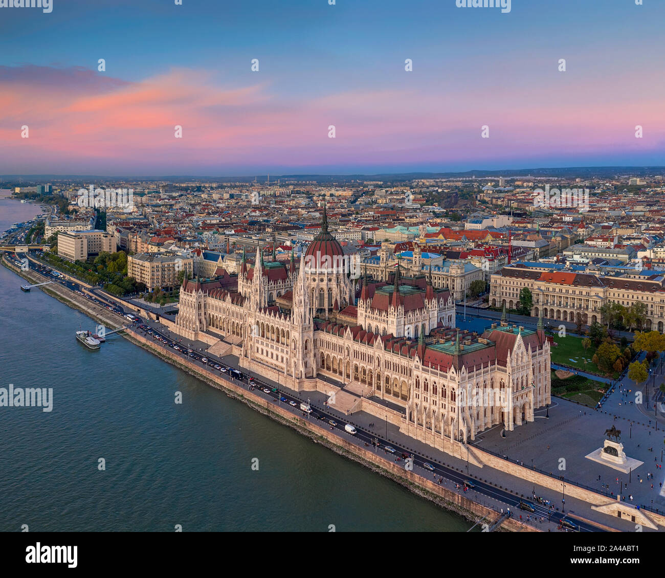 Luftbild des Parlaments Gebäude am Ufer der Donau, Budapest, Ungarn Stockfoto