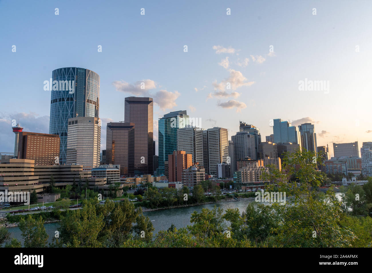 Calgary, Kanada - August 4, 2019: Blick von Calgary bei Sonnenuntergang Stockfoto