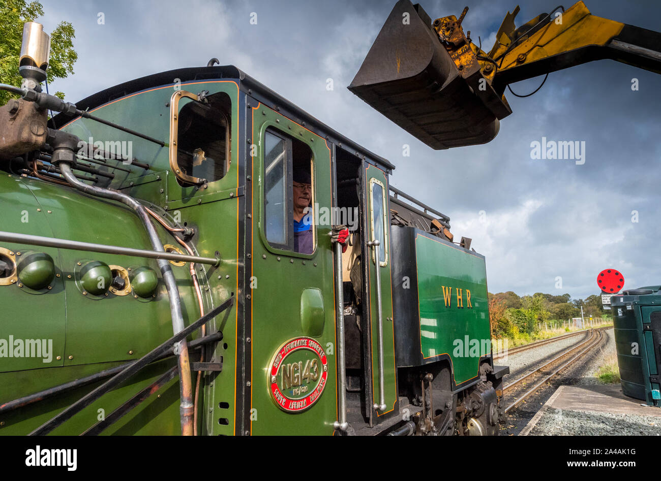 Ex South African Railways NGG 16 Klasse Garratt Beladen mit Kohle, die auf den Ffestiniog und Welsh Highland Railway, North Wales, UK Stockfoto