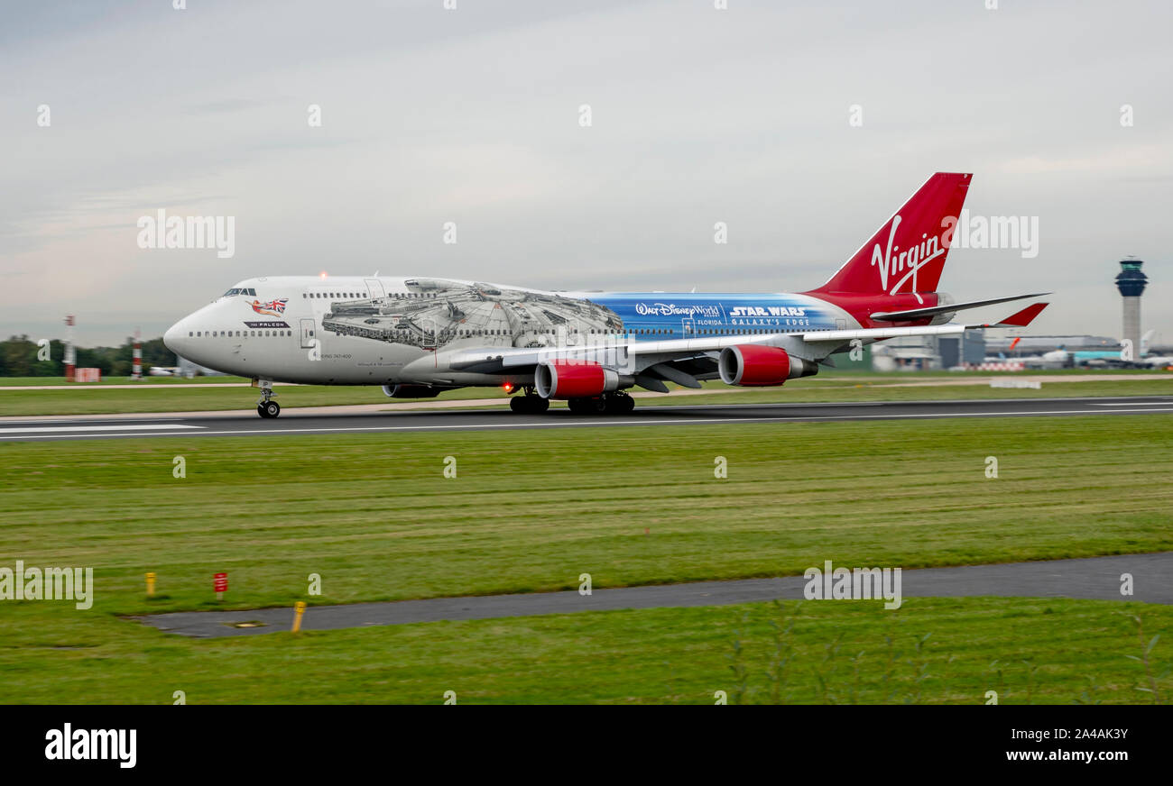 Jungfrau alantic, Boeing 747-400 "Falcon" Star Wars Thema Lackierung, G-VLIP auf dem Flughafen Manchester Stockfoto
